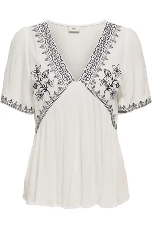 JACQUELINE DE YONG Harper s/s v-neck embroidery top 15350745 cloud dancer