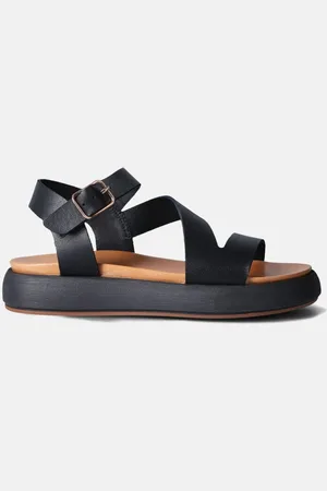 Inuovo Zwarte Platte sandalen