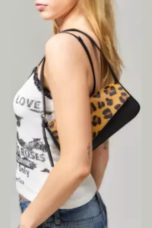 Urban Outfitters Sac à bandoulière en cuir imprimé léopard UO par en taille: TAILLE UNIQUE