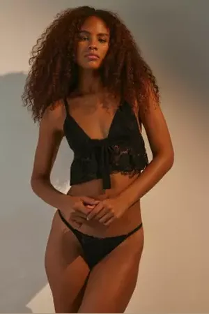 Out From Under Secret Garden G-String en Noir taille: XL