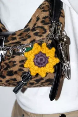 Urban Outfitters Porte-clés tournesol tricoté UO en taille: TAILLE UNIQUE