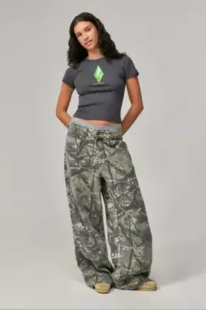 Urban Outfitters Le T-Shirt Bébé Les Sims par en taille: XS