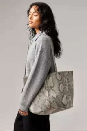 Urban Outfitters Sac fourre-tout en cuir imprimé serpent UO par en taille: TAILLE UNIQUE