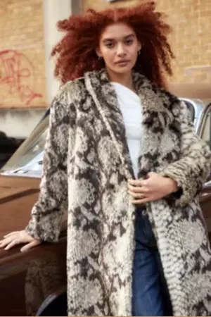 Silence + Noise Manteau Maxi en Fausse Fourrure Imprimé Serpent en taille: Medium