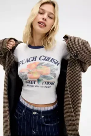 Urban Outfitters T-shirt bébé à bords contrastants UO Peach Crush par en taille: XL