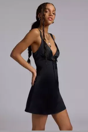 Kimchi Blue Robe nuisette à découpe Brooke en taille: Medium
