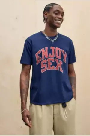 Urban Outfitters UO Marine Profitez du T-Shirt Sexe en taille: Medium
