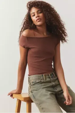 Urban Outfitters UO Boat Neck T-Shirt par en taille: Medium