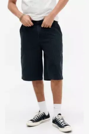 BDG Black Errol Pinstripe Workwear Shorts en taille: 34