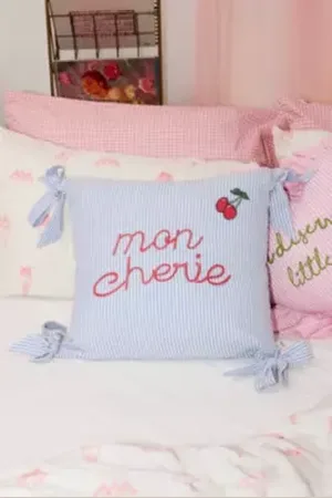 Urban Outfitters Coussin Mon Chérie par en taille: TAILLE UNIQUE