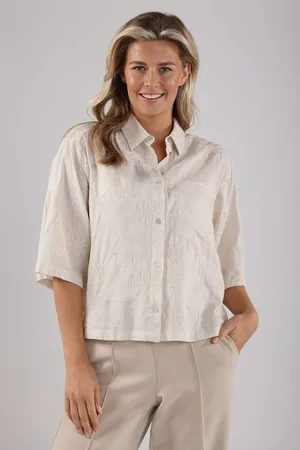 NUKUS Nks02006 9 lieke blouse embroidery sand