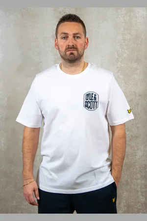 Lyle & Scott Embroidered badge graphic t-shirt